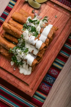 FLAUTAS DE BIRRIA (10 UNIDADES)