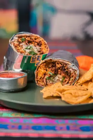 MEGABURRITO  DE POLLO AL PASTOR EN COMBO