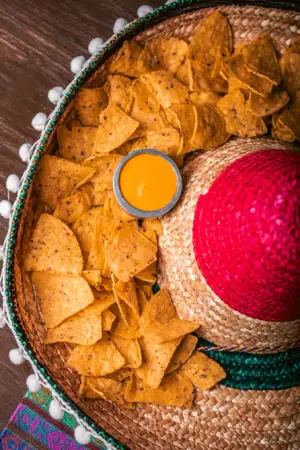 NACHOS CON CHEDDAR