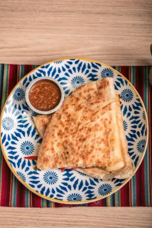 QUESADILLA DE CARNE ASADA