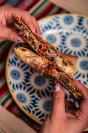 QUESADILLA DE LOMO SALTEADO