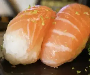 NIGIRI SALMON