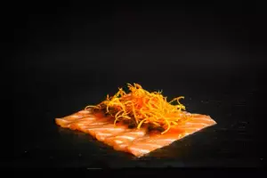 4 Tiraditos de salmón