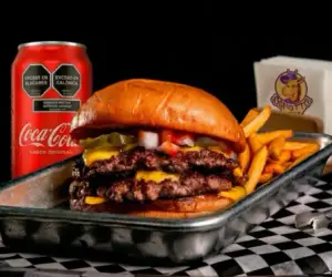 CHEESEBURGER DOBLE + PAPAS + GASEOSA