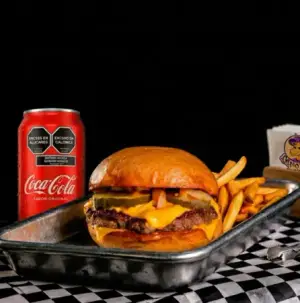 CHEESEBURGER SIMPLE + PAPAS + GASEOSAS
