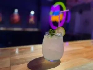 Limonada menta y jengibre