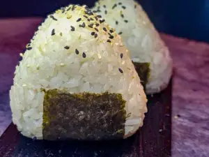 Onigiris Salmon Cocido