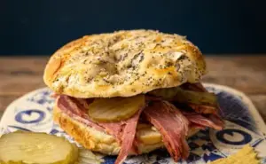 SANDWICH DE PASTRON / PASTRAMI