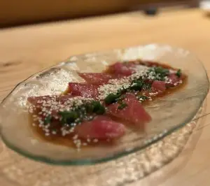 Sashimi Atun, salsa ponzu y sésamo (x4)