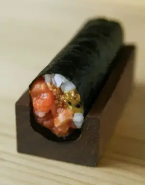 Temaki Trucha y maracuyá (sin crispy)