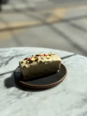 Budín de Pistacho y Frambuesa