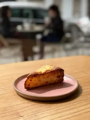Scon de Queso Triangular