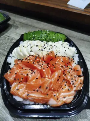 Chirashi o poke de salmon sin taac