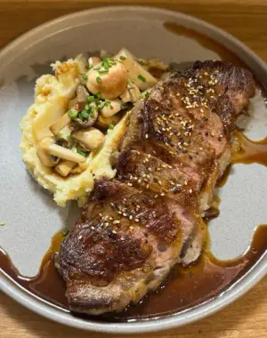 Niku balsamic con pure al miso