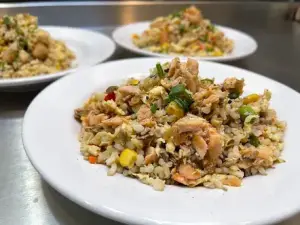 Salmón Yakimeshi