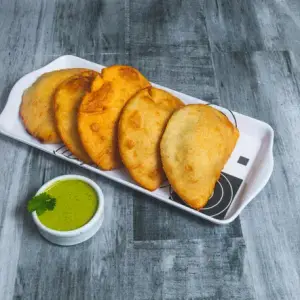 Empanada Domino (Poroto y Queso)