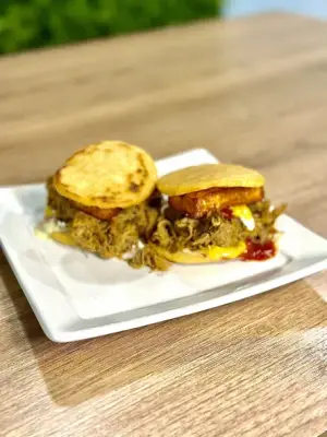 Arepitas de Carne Mechada X 2 unidades