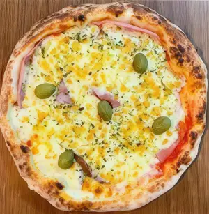 Pizza napolitana con jamón grande