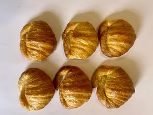 6 Medialunas