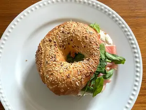 Bagel Crudo