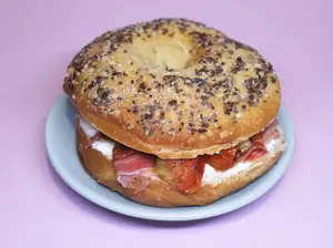 Bagel Mediterraneo