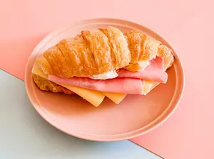 Croissandwich j&q,tomate,huevo