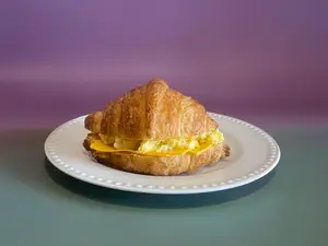 Croissant Cheddar & Huevos