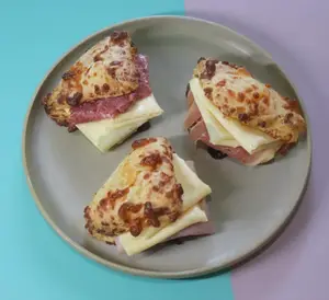 Scon con jamon & queso