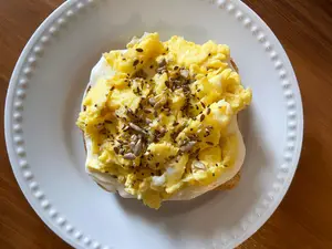 Tostón Huevos Revueltos