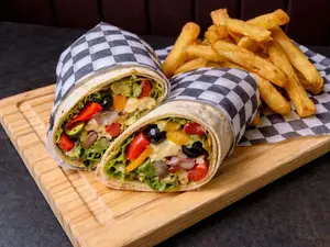 Burrito de verdura y quesos + papas fritas