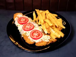 Mila de pollo napolitana