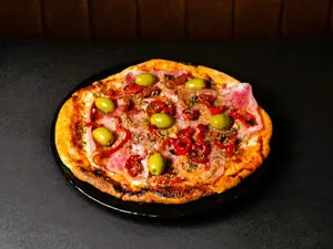 Pizza jamón y morrón