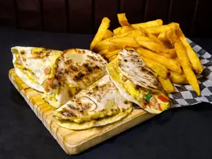 Quesadillas de pollo + papas