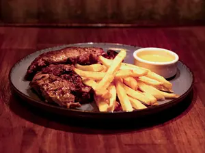 Bife de chorizo con fritas