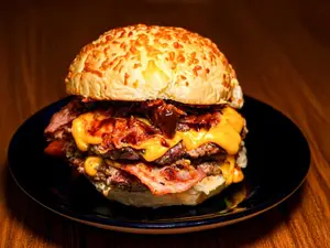 Bacon y bacon doble c/ papas
