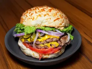Classic burger simple c/ papas