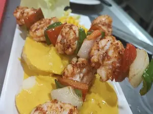 Brocheta de camarones