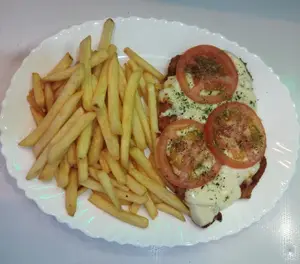 Milanesa napolitana con guarnición