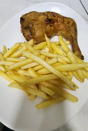 Pollo al horno con guarnición