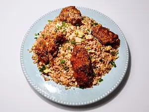 ARROZ CHAUFA MÁS ALITAS