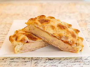 Tarta casera de jamón y queso