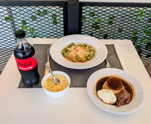 Porción de Ñoquis de Papa o Espinaca + Bebidas de 500 + Flan.