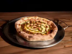 Pizza De Jamón Y Morrón
