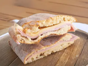 Tostado jamon y queso-pan pita