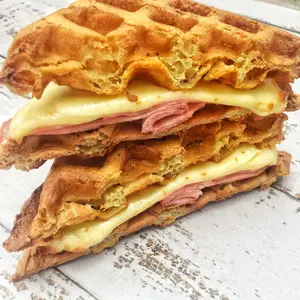 Waffles tostados-jamon/queso
