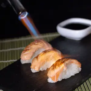 Nigiri de salmón (10 piezas)