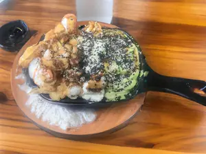 Sushi salad de langostinos