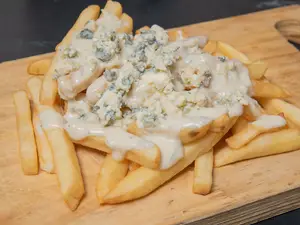 Papas fritas con roquefort