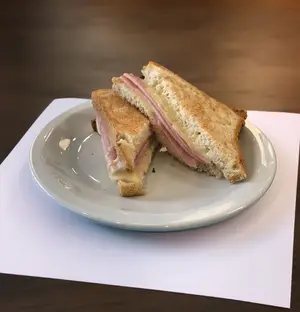 Tostado de jamon,queso,tomate