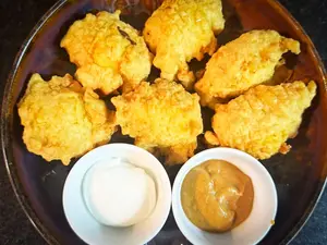 Buñuelos de humita & queso